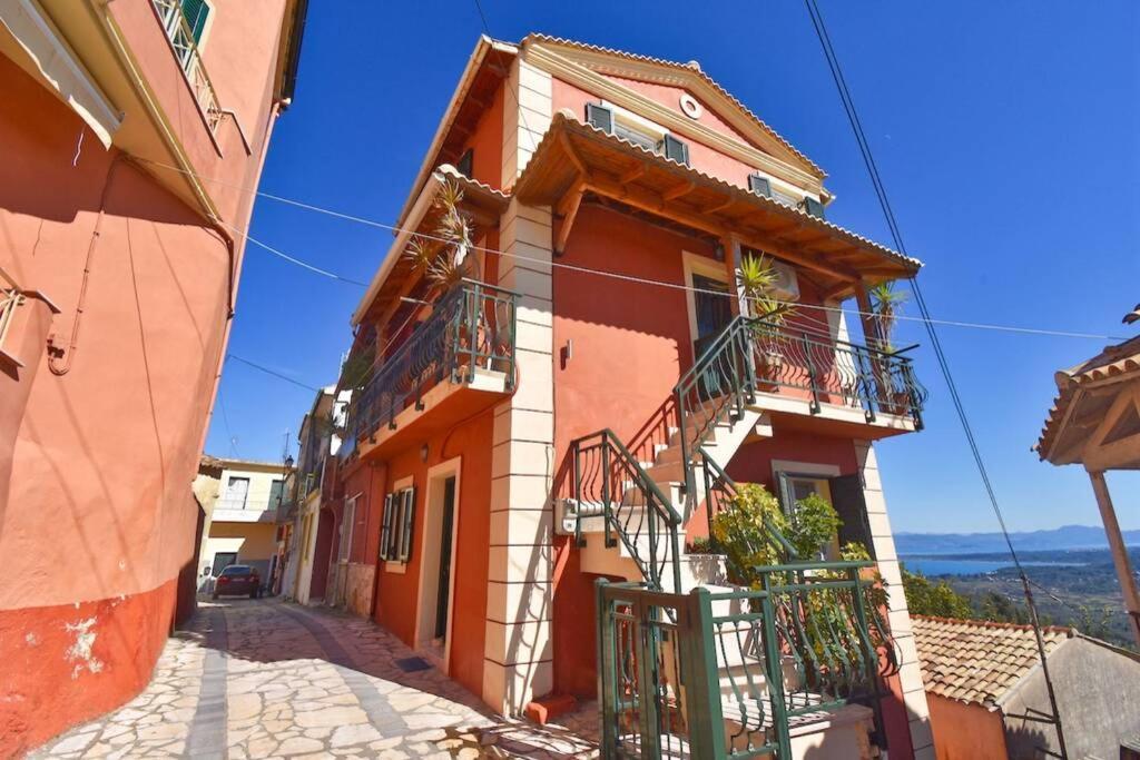 Traditional House With Amazing View * Chlomos